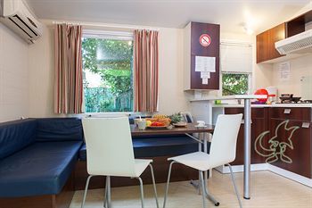 Best Holiday Hotel Гримо Екстериор снимка